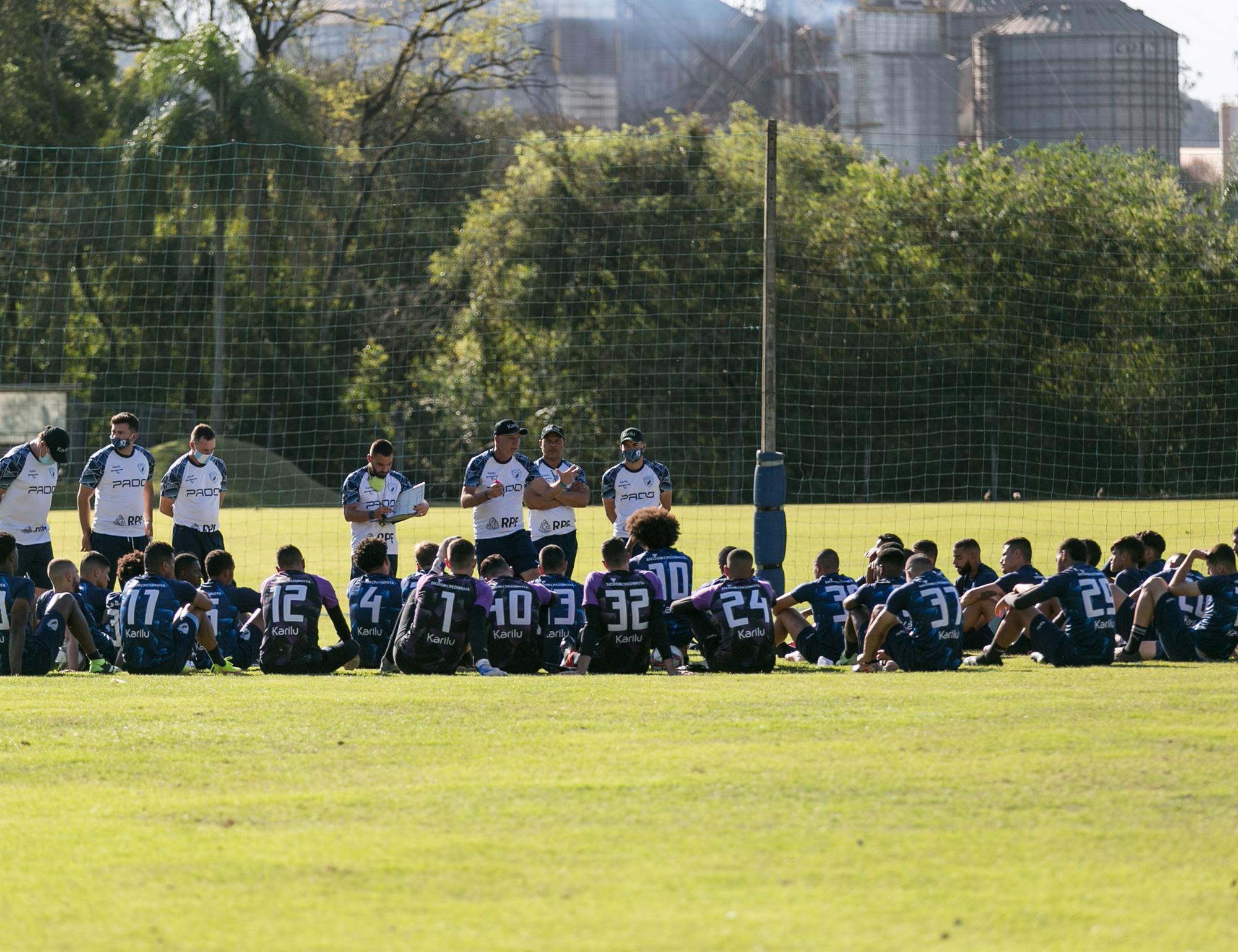 Equipe principal do Londrina terá seis sessões de treinos para encarar o Botafogo